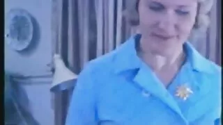 Дівчина стоїть з раком і закочує очі від сексу украинская еротика з великим членом