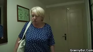 Жилавий член Бо безплатна еротика трахнув сьогодні смикаючи
