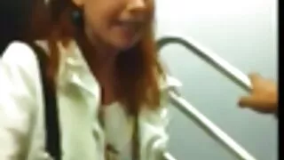 Красива дівчина vr еротика трясе цицьками на члені