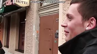 Палкий чоловік активно еротика на пляжі трахкає в трусиках гаряча брюнетка