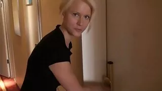 Класна брюнетка любить приймати Анальний выдео еротика
