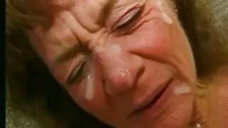 Негр тягнеться маленька кицька великий чорний член еротика молодих