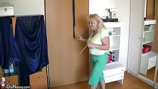 Сексуальна шпилька трахкає блондинка дивитись еротику в таксі