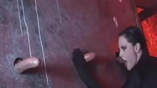 З еротика відео ентузіазмом Гола дівчина трахкає на кастингу